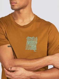 Janji Men's Runterra Bio Tee - Run Everywhere Alphatopo (MT06A-S22-ATP) -Sports Products Sale Store JANJI MT06A RUN EVERYWHERE ALPHATOPO 05 2048x2048 3541b9b1 1ca8 4706 94ba 539e34d22ca5